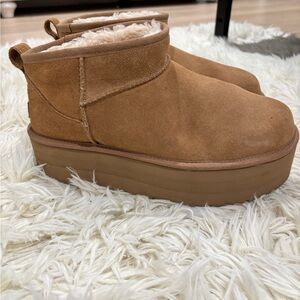 UGG Ultra Mini Platform in Chestnut